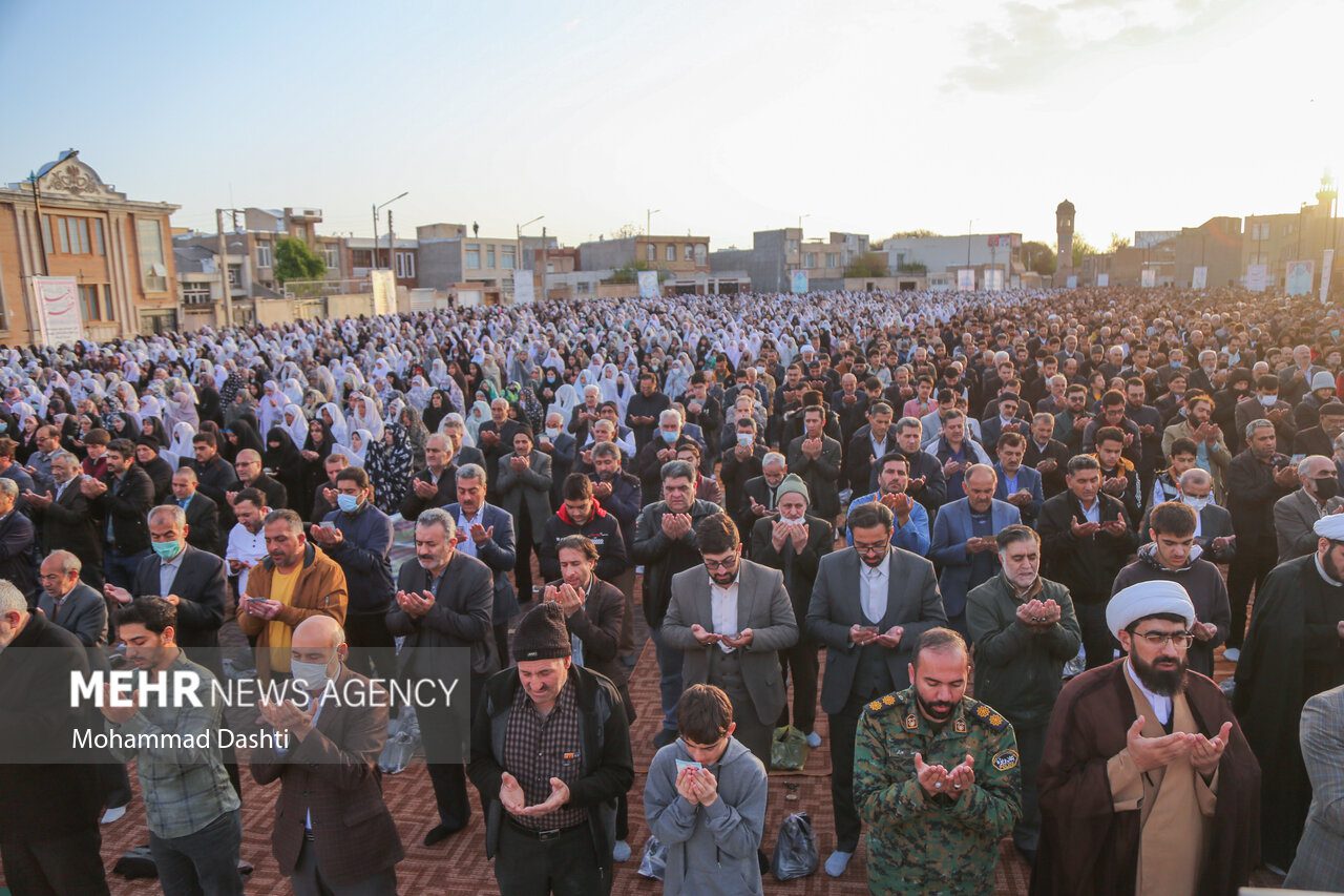 اردبیلی‌ها نماز عشق در عید بندگی به جای آوردند