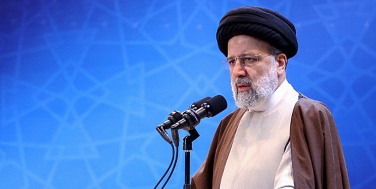 رئیسی در حرم حضرت زینب(س): امروز رژیم صهیونیستی از همیشه ضعیف‌تر است/ بنای جمهوری اسلامی ایران بر حمایت از مظلومان است