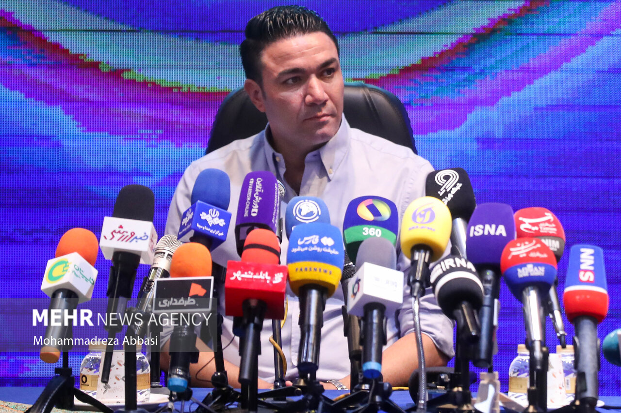 واکنش نکونام به جذب عزت‌اللهی  و مذاکره با مدافع تیم ملی