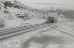 بارش شدید برف در ۲ محور گیلان/تردد جریان دارد