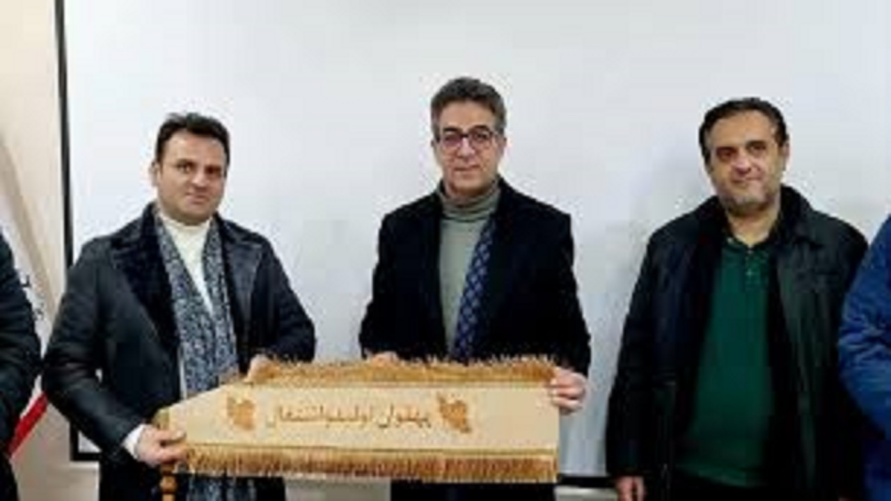 اهدای نشان "پهلوان تولید و اشتغال" به واحد اشجع باتری اردبیل