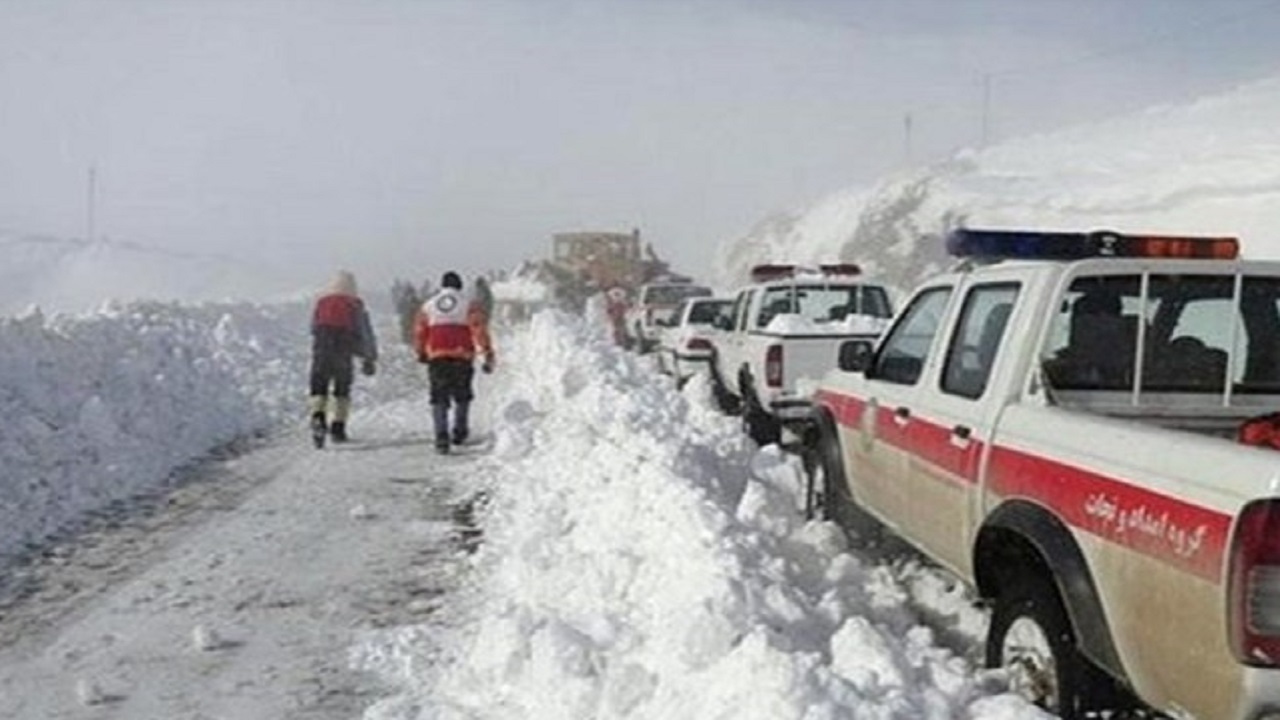 رهاسازی ۲۷۹ نفر گرفتار شده در برف و کولاک گردنه الماس