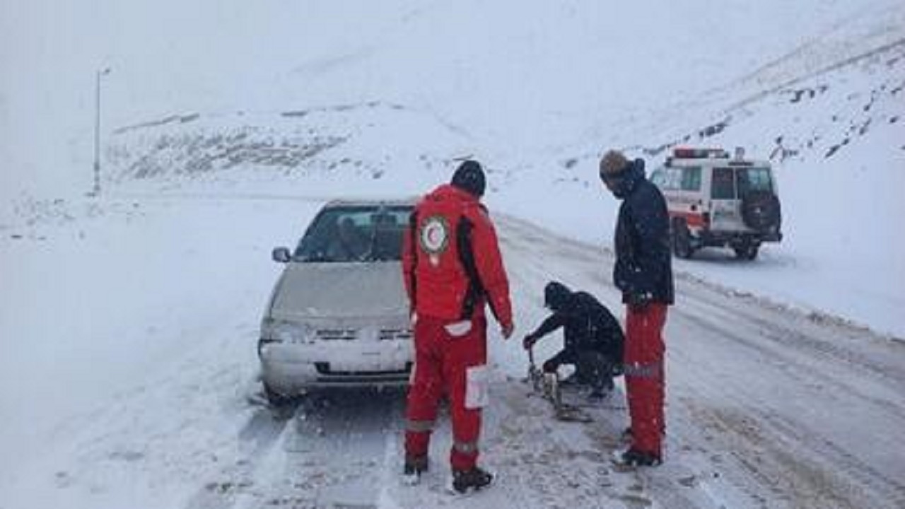 ۴۸۰ مسافر از برف و کولاک جاده خلخال – اسالم رها شدند