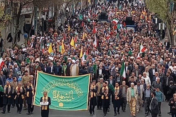 از دانش‌آموز تا مادر مهربان؛ همصدایی مردم قبله تهران برای آزادی قدس