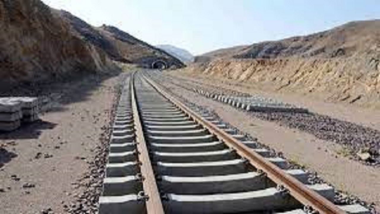 انجام ریل گذاری ۱۵۳ کیلومتر از راه آهن اردبیل- میانه