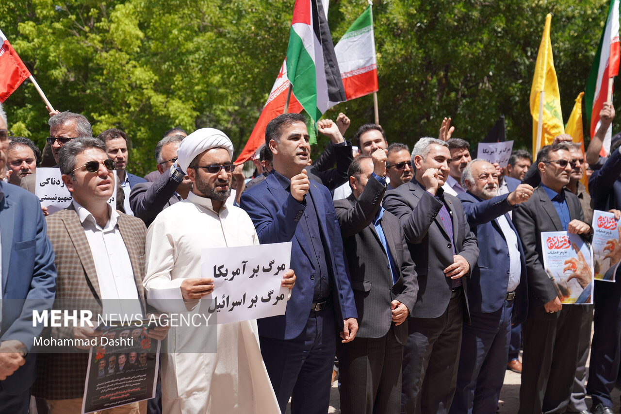 تجمع دانشگاهیان اردبیل در حمایت از عملیات «وعده صادق ۳»