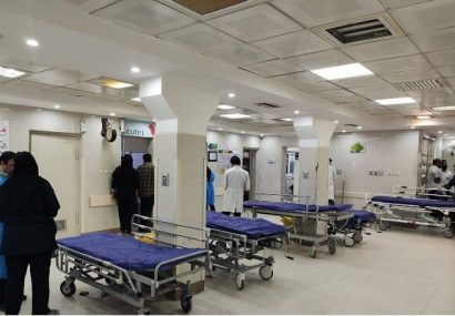 انتقال بیماران حادثه تروریستی زاهدان از اورژانس به بخش های بستری