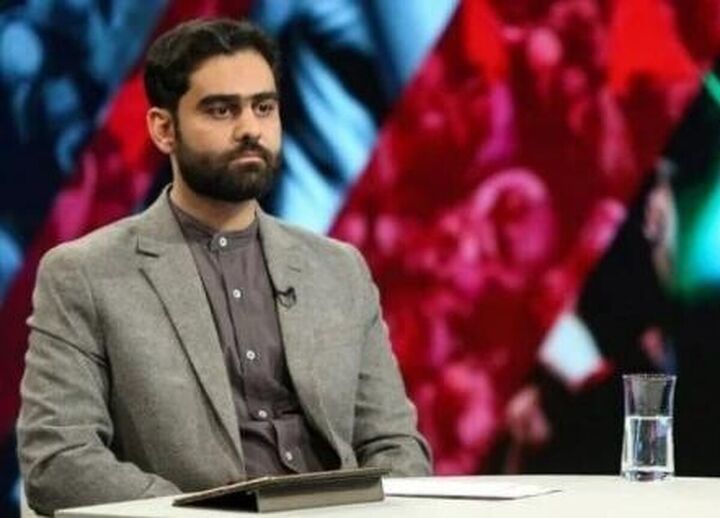 ثابتی: وزیر راه با سیاست 