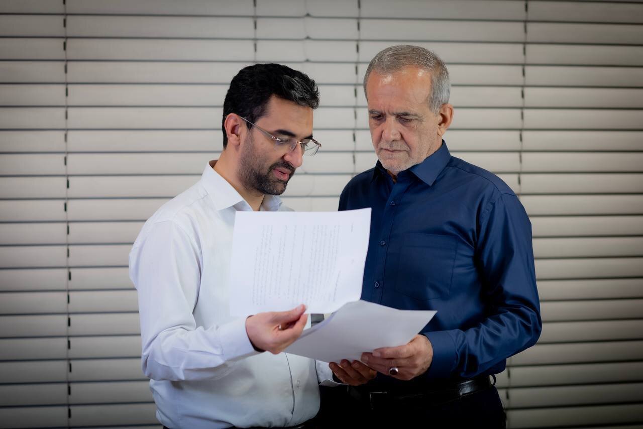 آذری جهرمی: می‌فرمایید خفه شویم و از دولت گلایه نکنیم؟!