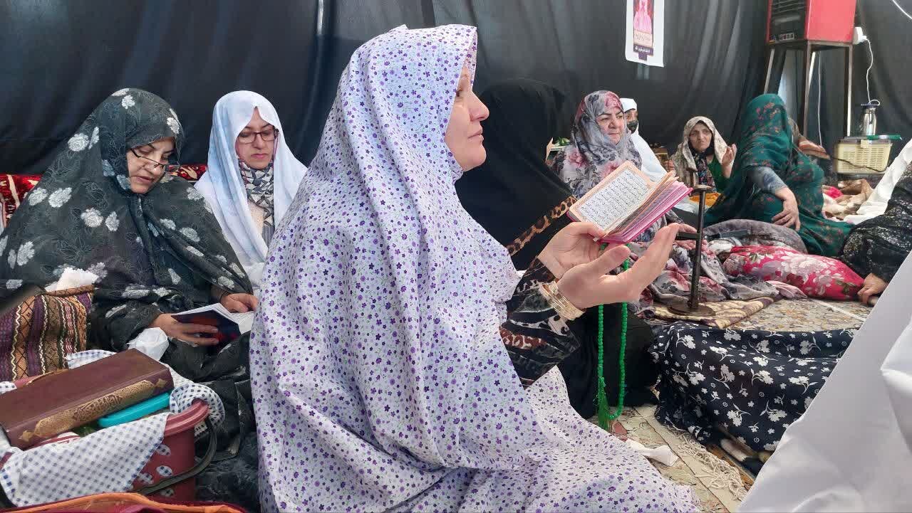 اشک‌ها و نیایش‌ها در سحرگاه دومین روز اعتکاف