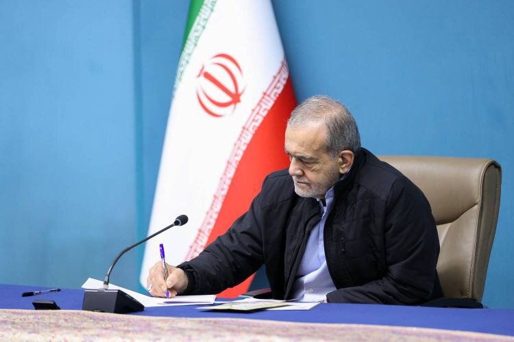 پزشکیان: تعرض به رهبری معظم، بهمنزله جنگ تمام عیار با ملت ایران است