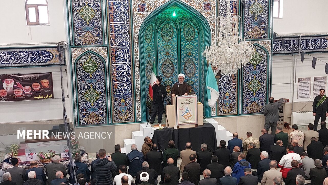 حجت الاسلام باوقار: محور انقلاب اسلامی مردم هستند