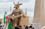 آتش کشیدن نماد بت بعل در مسیر راهپیمایی ۲۲ بهمن