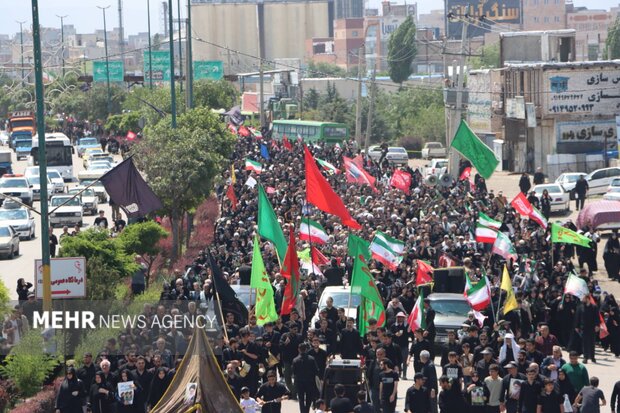 رهسپاری کاروان عاشقان ولایت از امام زاده صالح تا حرم صدرالدین اردبیلی رهسپاری کاروان عاشقان ولایت از امام زاده صالح تا حرم صدرالدین اردبیلی