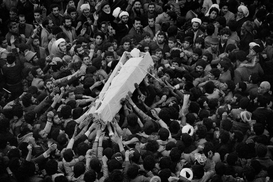 چه کسی بر پیکر رهبر کبیر انقلاب نماز اقامه کرد؟/ماجرای تلفن فرزند امام