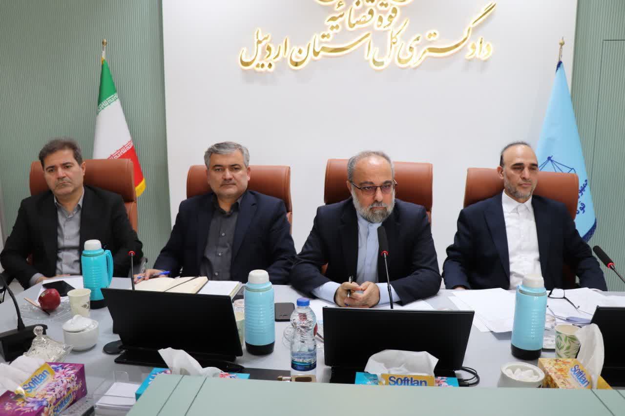 تأکید داستان بر لزوم صیانت از حقوق عمومی