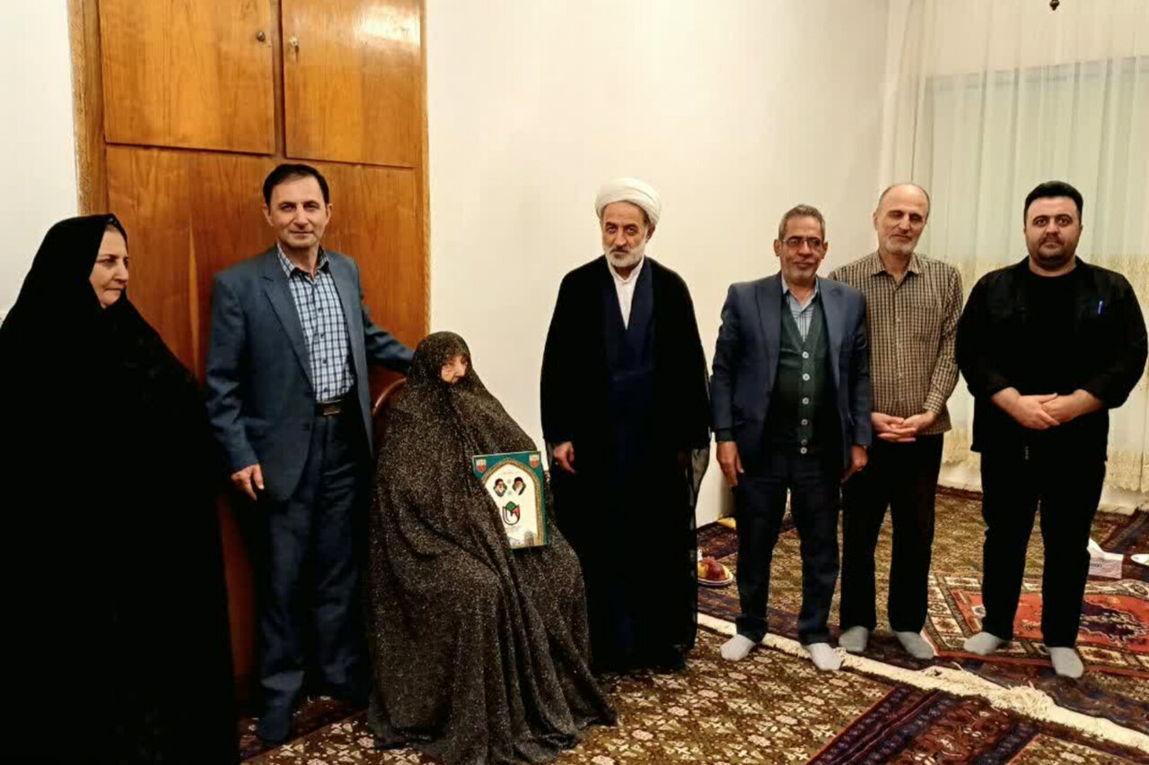 مادران شهدا شایسته والاترین تکریم‌اند